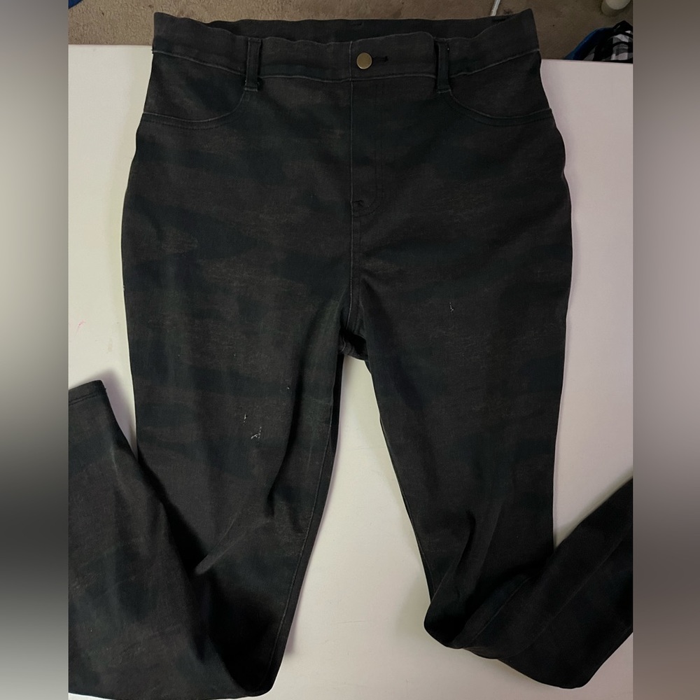 Dark camo colored jeggings, size large 10-12, good condition. Smoke free home.